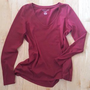 🖤 3/$20! 🖤 PLUSH V-NECK TEE